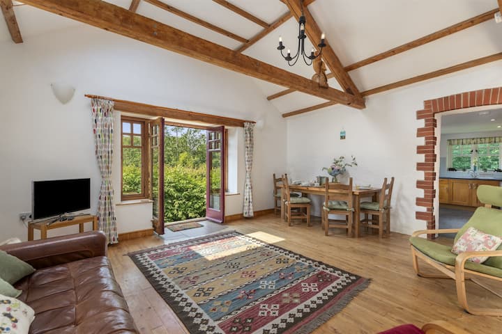 Old Oak Barn - The Perfect Family Friendly Getaway - Llansteffan