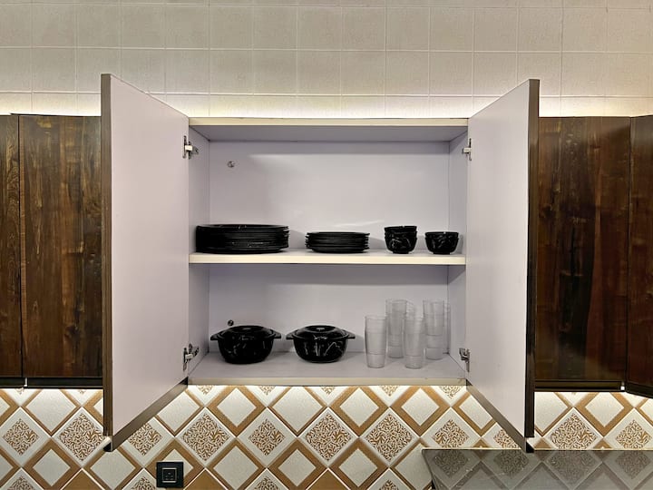 This is where you will find melamine dinnerware and durable plastic cups. Please use these cups around the swimming pool to avoid injuries from broken glass.