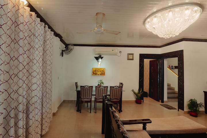 Living room image 3