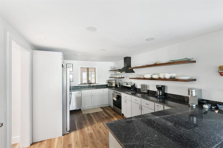 Waterfront Home In Sunapee! - Sunapee, NH