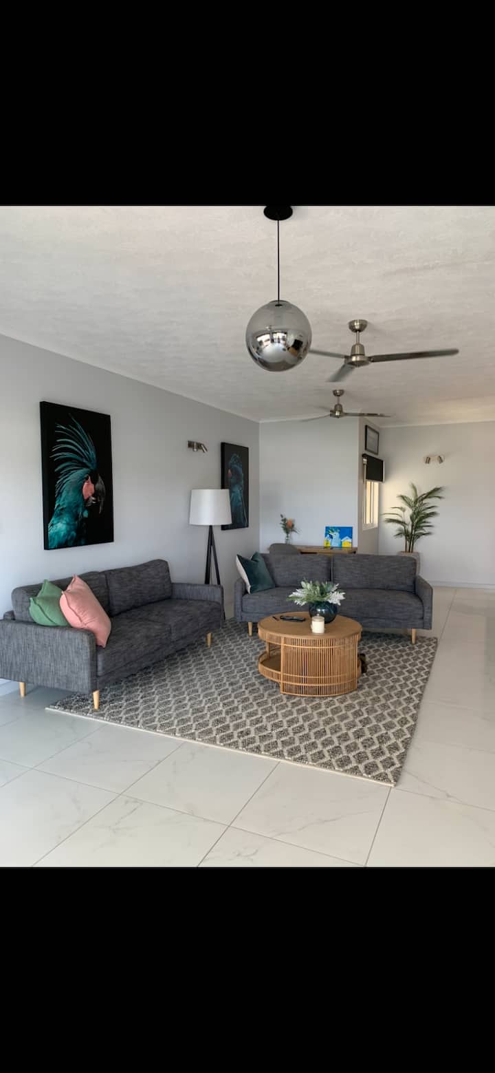 Sunset Paradise
Private Room
In Cullen Bay - Darwin