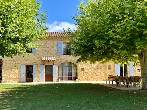 Idyllic farmhouse big heated pool & private garden