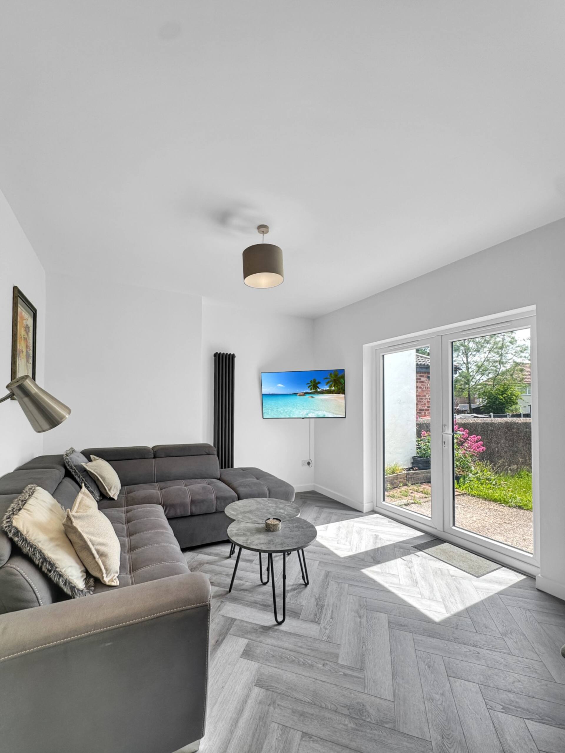 4 Bed house driveway garden Sutton in Ashfield