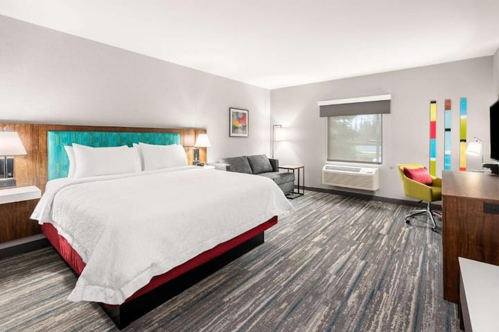 Where Great Stays Begin! Pool, Free Breakfast! - Sherwood, OR