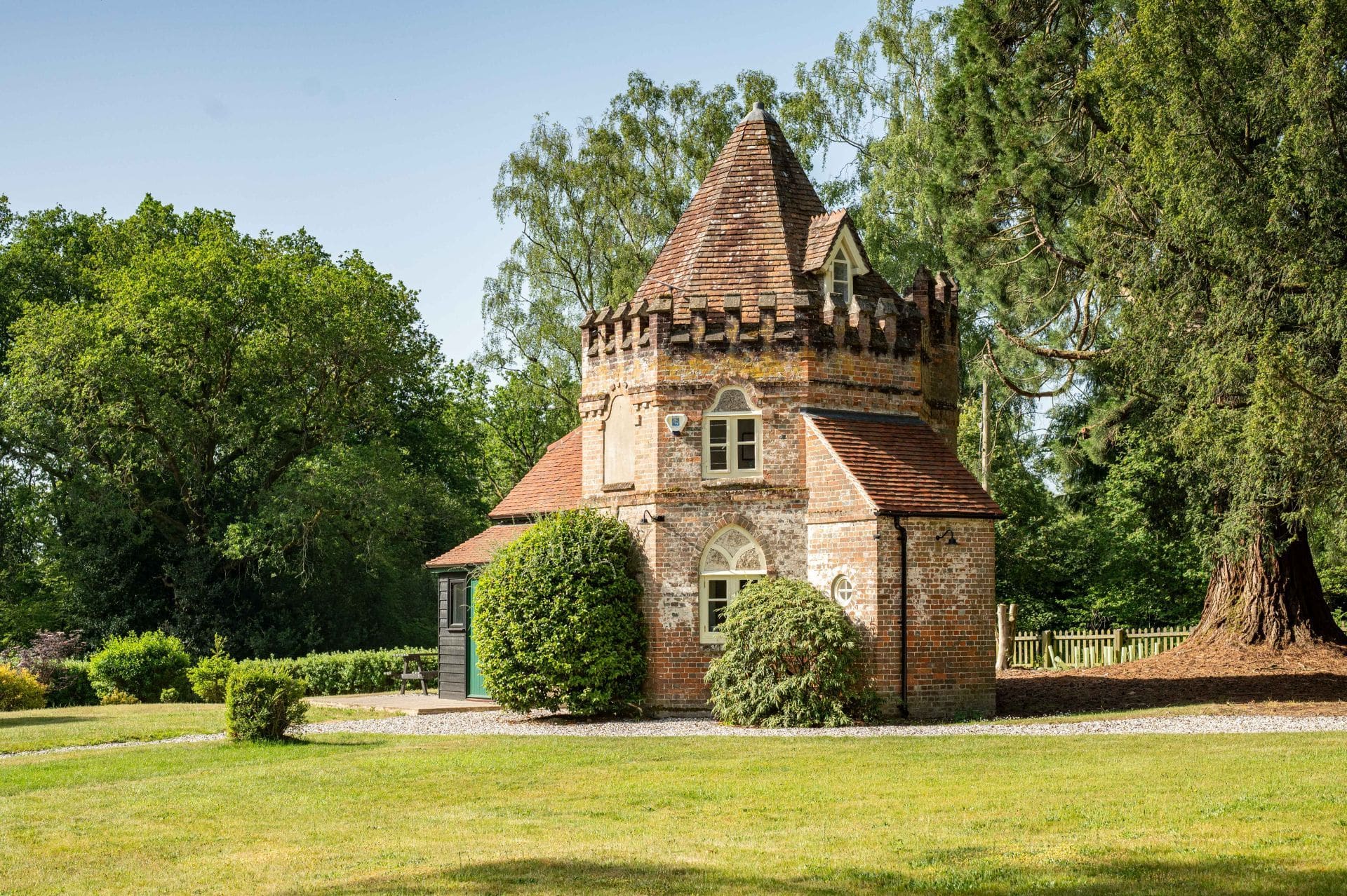 Fairy tale dog friendly country cottage