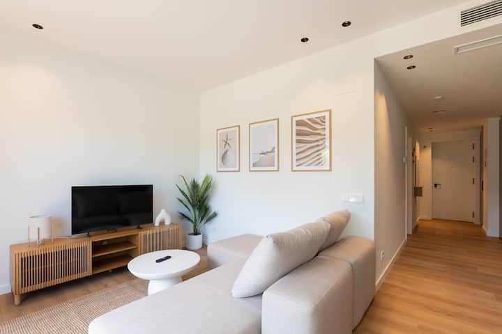 Can Milà | Signature Apartment Double Bed (117) - Sitges