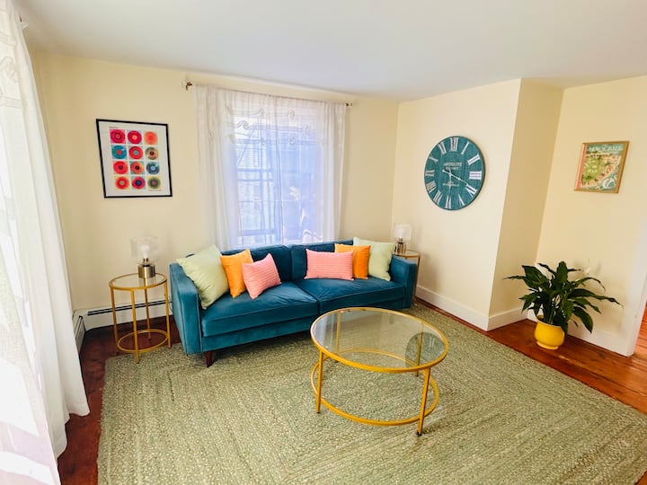 Old Town Marblehead Harbor Retreat Private Parking - Marblehead, MA