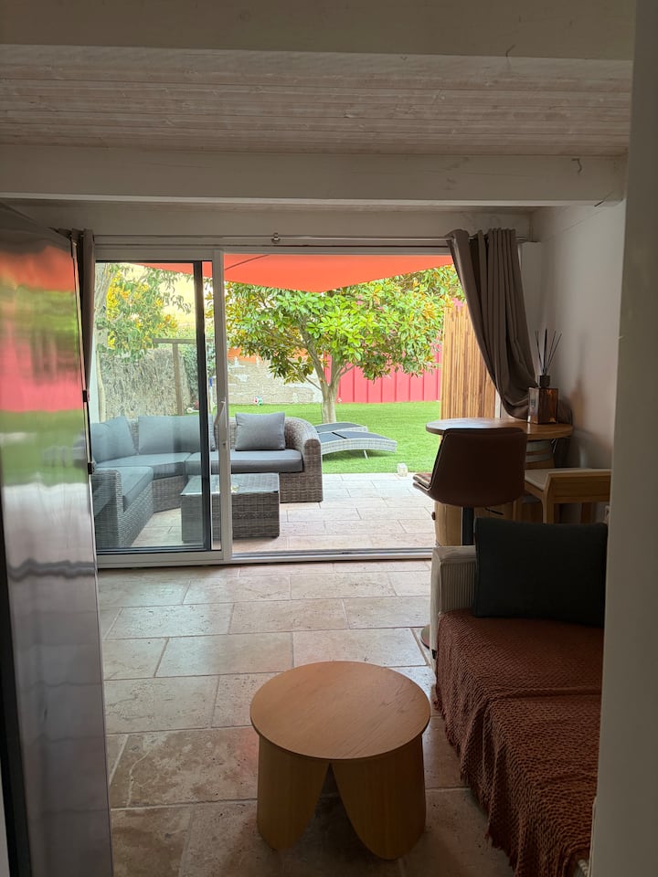 Appartement Dans Villa Romantique Avec Piscine - Montagnac