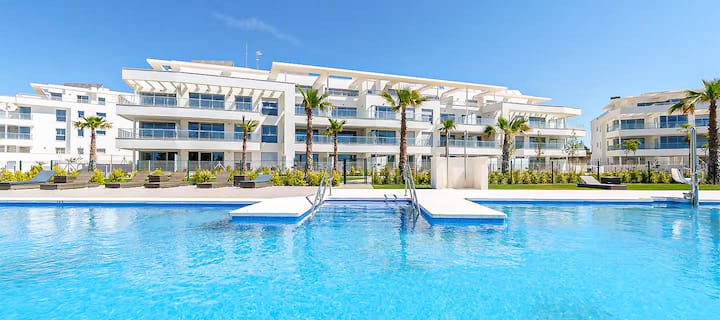 3 Bed Apartment, Sea View/4 Pools/gym/padel - Mijas