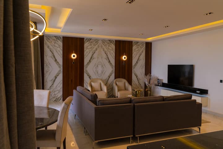 Elegant Hillside Ocean Stay - Freetown