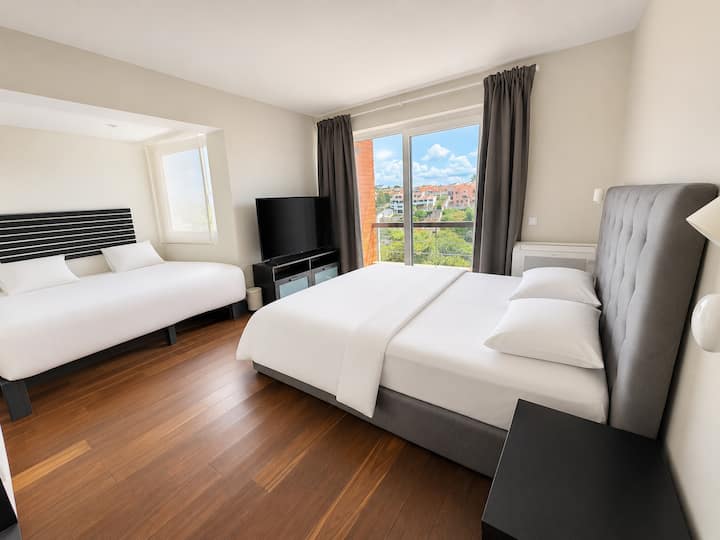 Amazing Big Room Near Beach W/ Shared Bathroom - Cascais