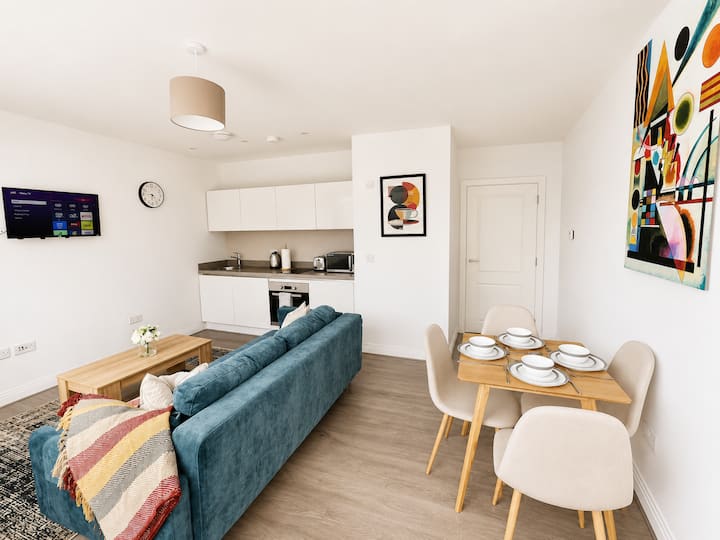 Stylish Heathrow Apartment, Short/long Term Stays - Hayes