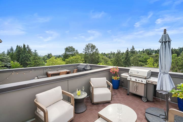 Laurelhurst Townhouse | Rooftop Deck + Garage - Kirkland, WA
