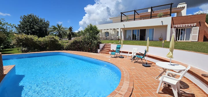 Villa Lagos Com Piscina Privada - Luz