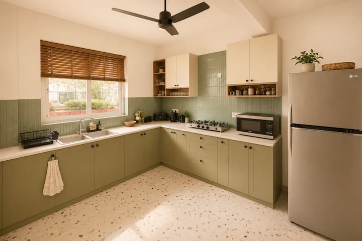 Full kitchen image 1