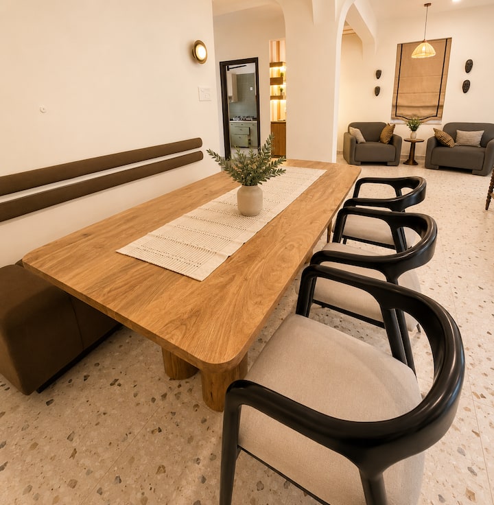 Dining area image 1