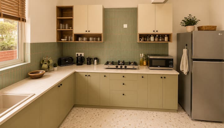 Full kitchen image 2