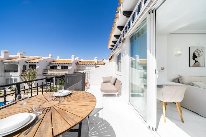 Stylish Beachside Apartment With Terrace - Cabo Roig