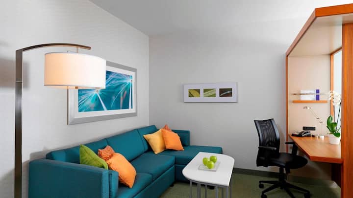 Queen W/ Sofa | Springhill Scranton | Family Fun - Scranton, PA