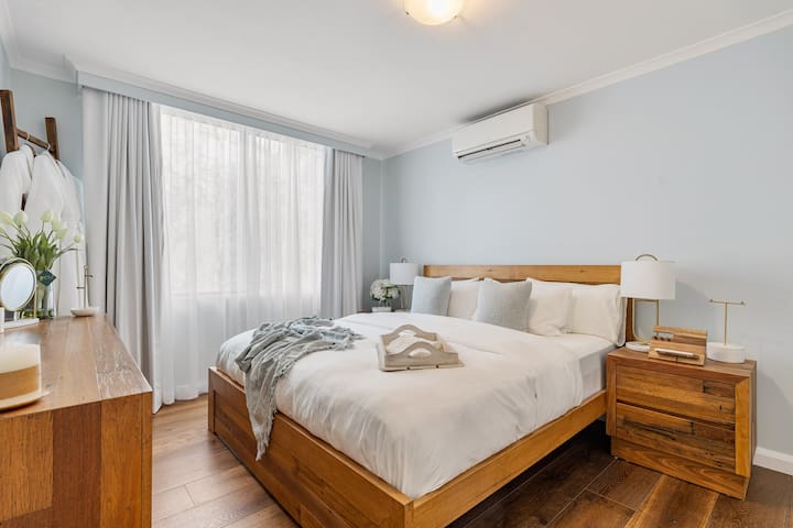 Beautiful 3 bedroom apartment in Bondi