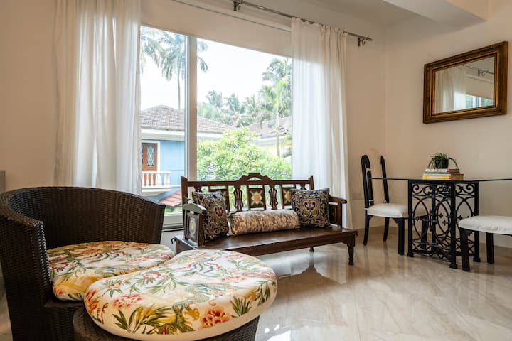 Living room image 8