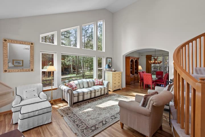 Red Hawk Lodge | Mtn Views • Hot Tub • Sauna • A/c - Silverthorne, CO