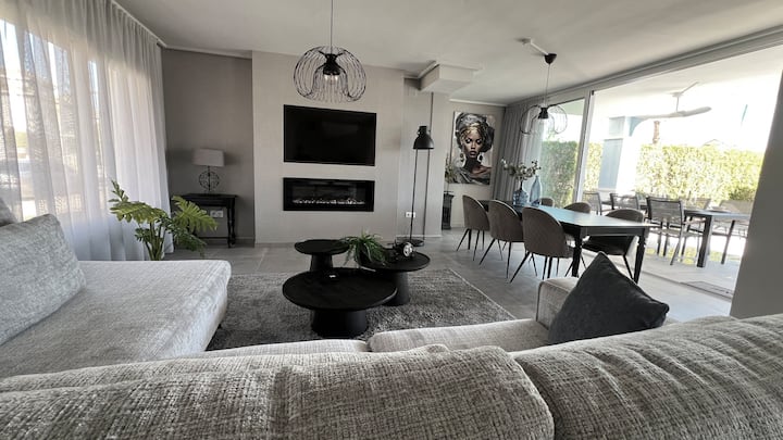 Chic Modern Villa With Heated Pool & Scenic Views - Cartagena