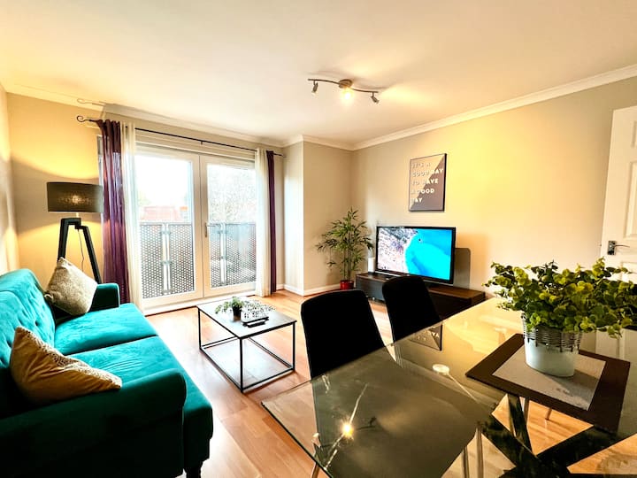 The Canal Retreat | 2-bed & Parking - Glasgow