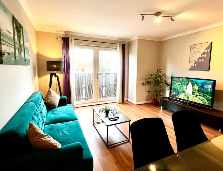 The Canal Retreat | 2-bed & Parking - Glasgow