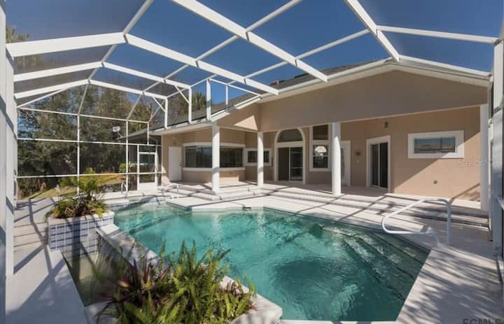 Luxe Waterfront Retreat - Infinity Pool+boatdock - Palm Coast, FL