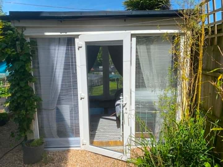 Detached Garden Room In Quiet Cul De Sac - Portsmouth