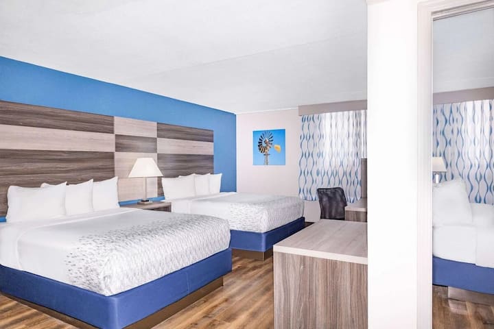 1br Family | Wyndham Wichita Airport | Ict Shuttle - Wichita, KS