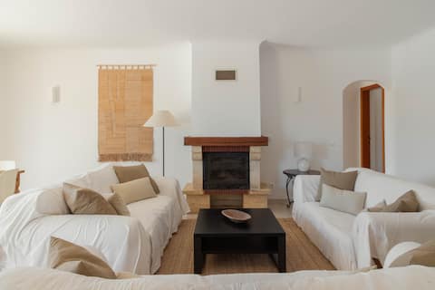 Imóvel de sucesso: Elegant Mediterranean Villa with Private Pool em Faro