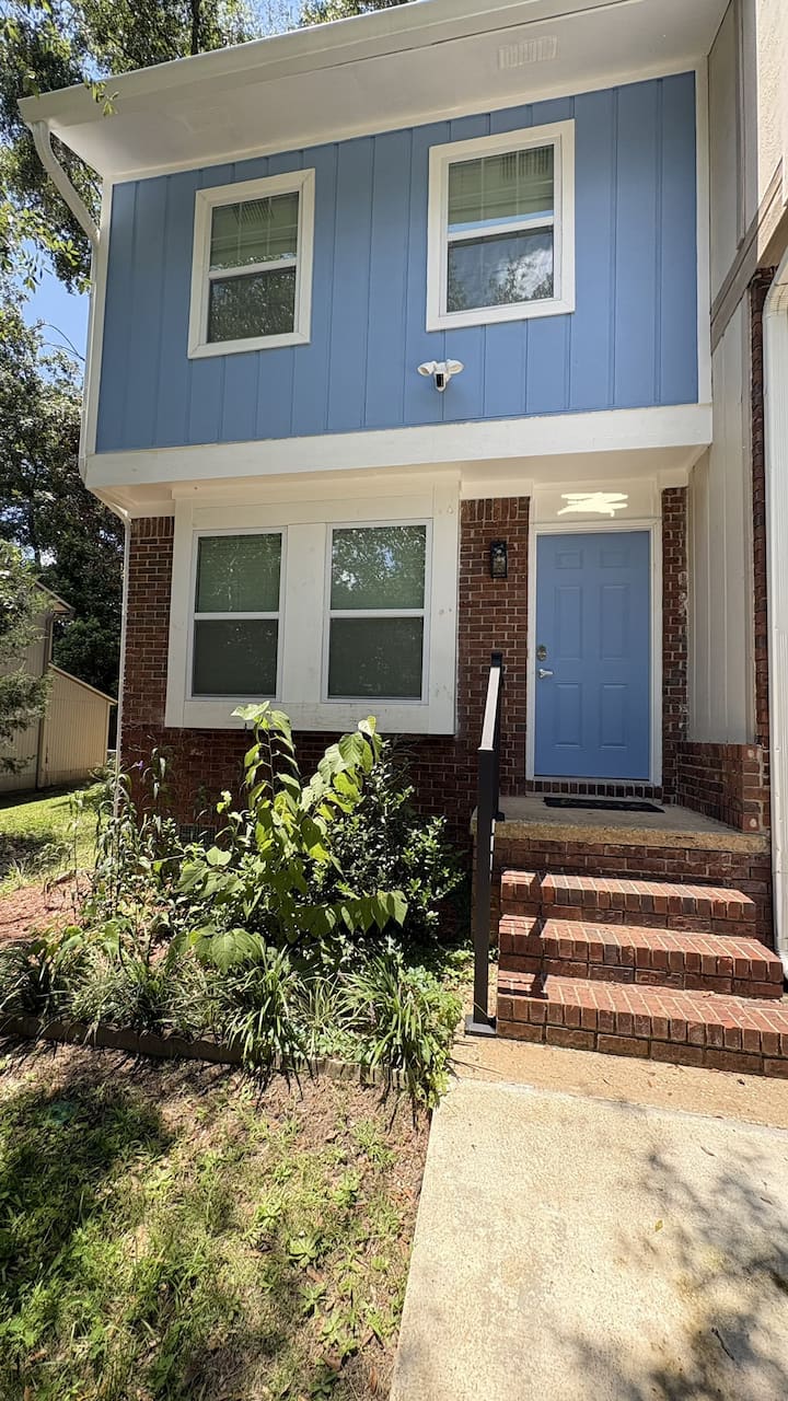 Modern Tallahassee Getaway - Tallahassee, FL