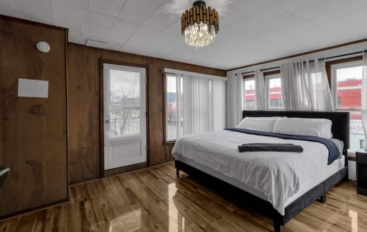 Relax And Enjoy City Comfort - Buffalo, NY