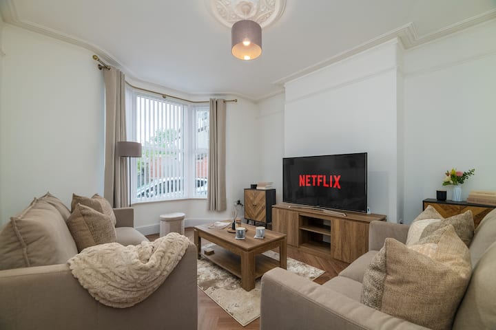 Spacious 3 Bdr House Ifree Parking/near City Ctr - Liverpool John Lennon Airport (LPL)