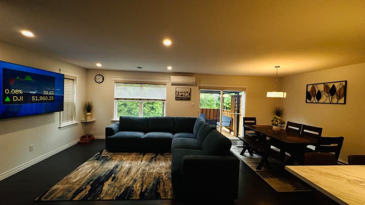 Modern 3 Beds Spacious Home Near Airport - Moncton