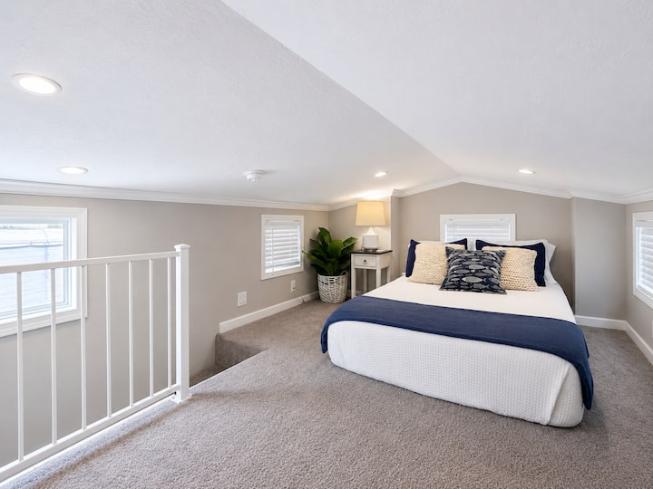 The property features a cozy, open loft-style mezzanine with a comfortable double floor mattress. Please note that this space has a low ceiling in some areas due to its design, which gives it a unique and cozy charm.