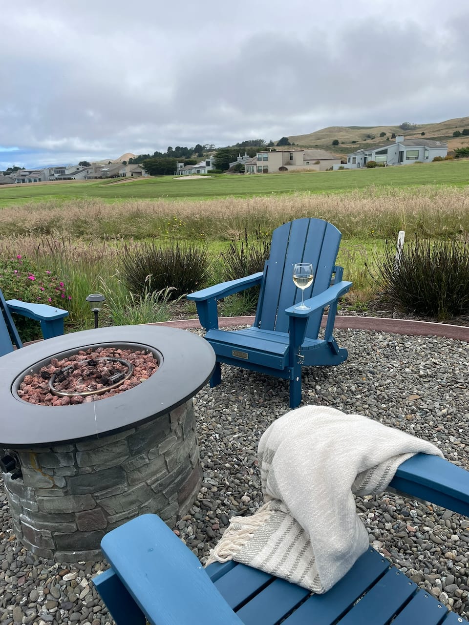 A designer beach house beside a links course, Bodega Bay, California, United States, photo 10 of 10