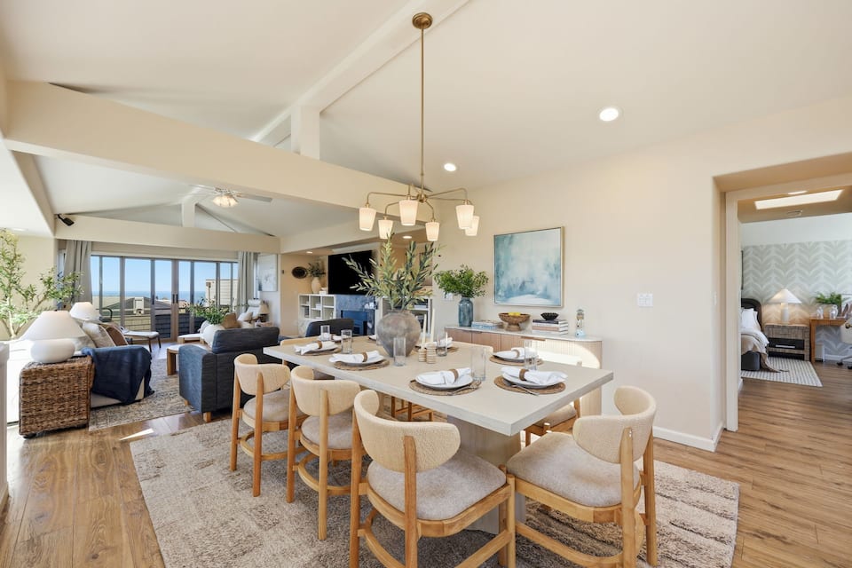 A designer beach house beside a links course, Bodega Bay, California, United States, photo 7 of 10