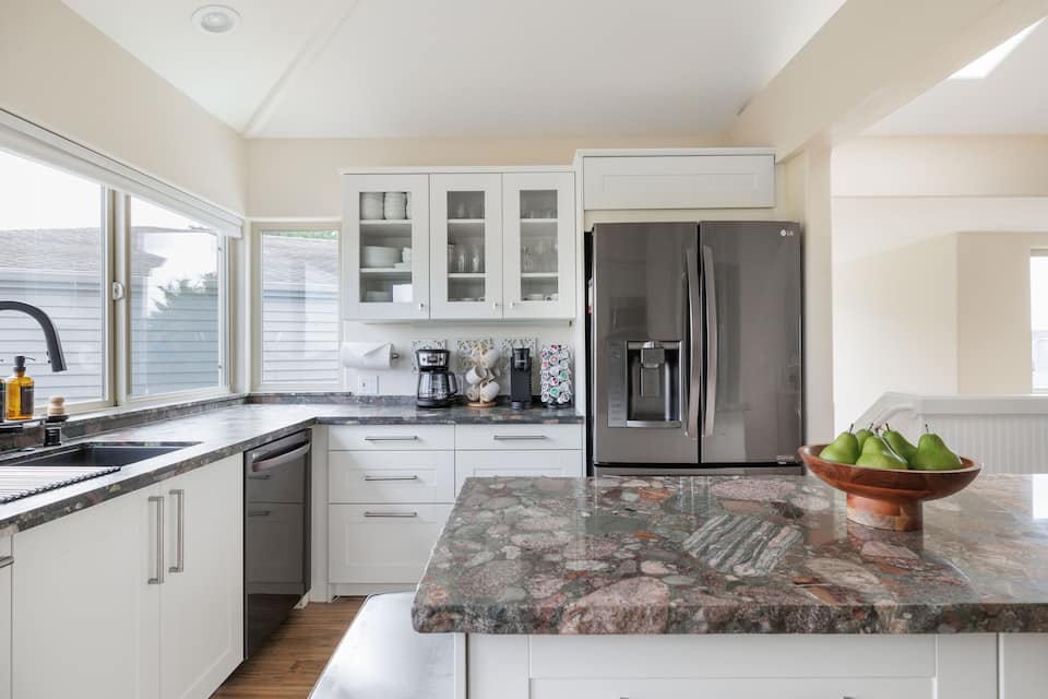 A designer beach house beside a links course, Bodega Bay, California, United States, photo 6 of 10