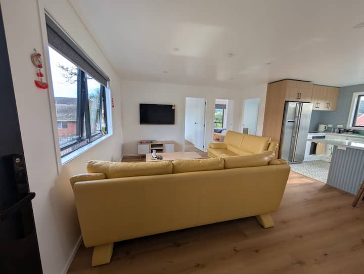 Modern 2br Guest House • Private & New - Lower Hutt