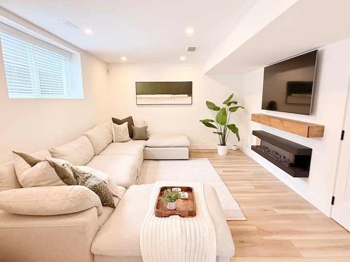 Welcome To Cambridge Cottage! - Surrey, BC