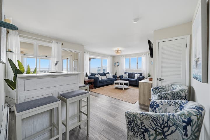 Waterfront Getaway On The Bay - Boat Dock & Deck - Brigantine, NJ