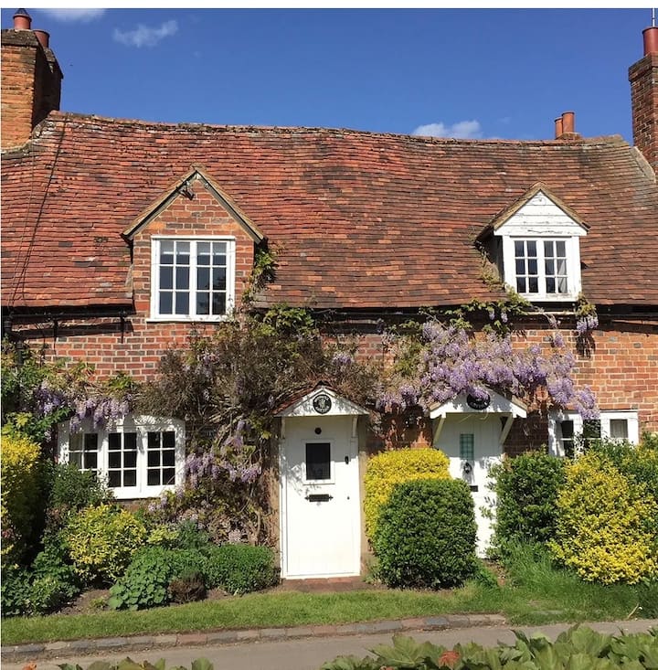 Windmill Cottage A Quintessential English Cottage - Henley-on-Thames