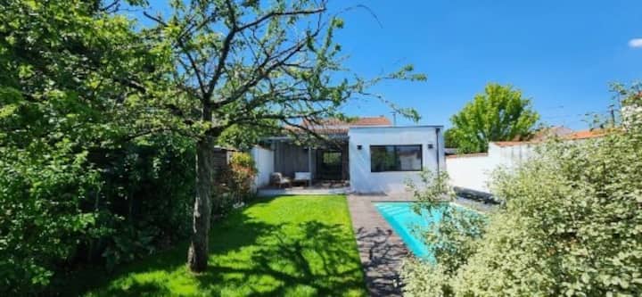 Maison Chaleureuse Et Familiale Avec Piscine - La Rochelle