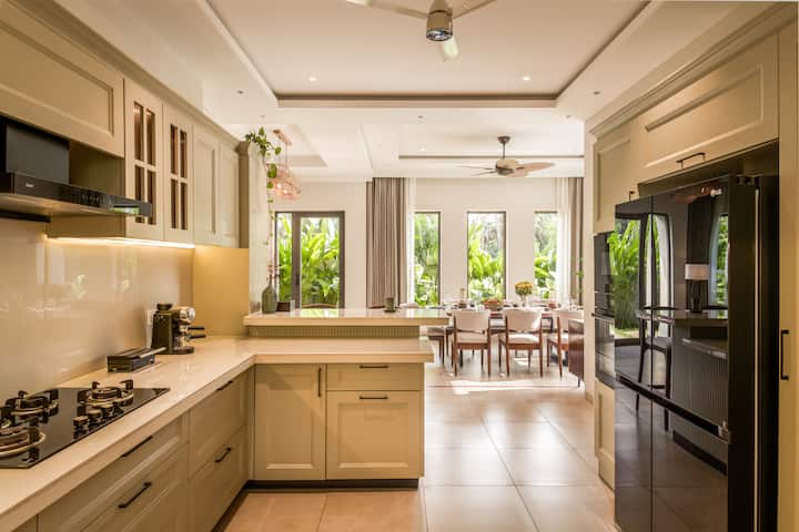 Full kitchen image 1