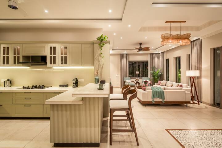 Dining area image 4