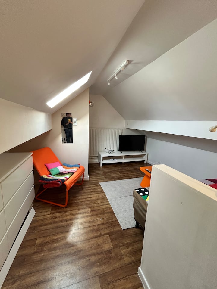 Nichée Au Cœur De Mons, C’est Une Maison Atypique - Mons