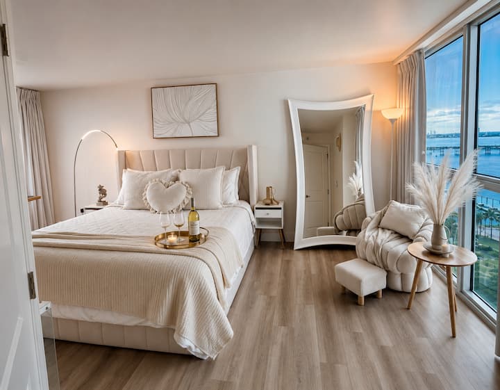 The Ivory Retreat - Fort Myers, FL